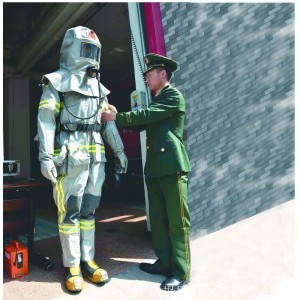 Technische kleding, vlamvertragende kleding, brandweermanuniform en andere functionele kledingaanpassing