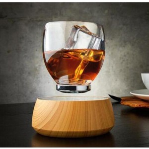 nieuwe 360 ​​draaiende magnetische levitating X cup, drijvende glazen cup