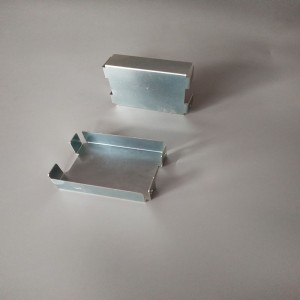 Plaatwerkdelen met blauw zink