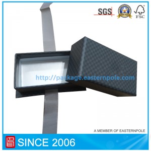 Zwarte luxe verpakkingsdoos met basis en lint