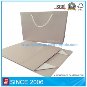 Vouwdoos en papieren zak voor babykleding