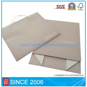 Vouwdoos en papieren zak voor babykleding