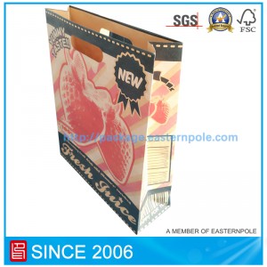 Bruine papieren zak van gerecycled materiaal met gestanst handvat