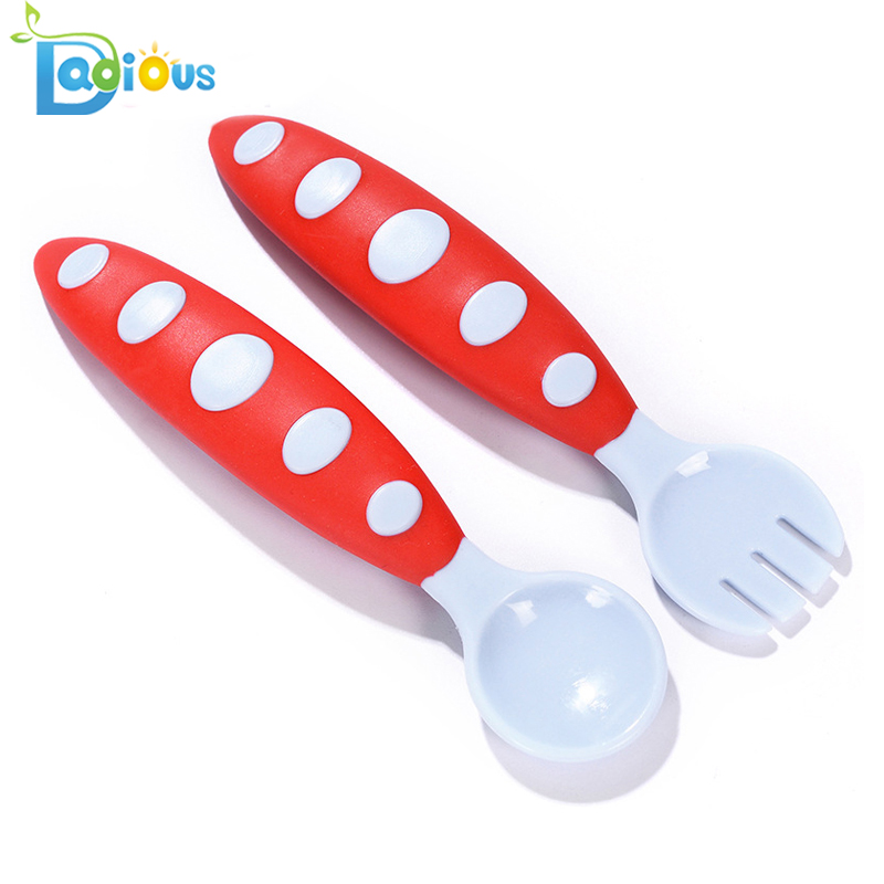 Hoge kwaliteit Draaggemak Baby gebruiksvoorwerpen Baby lepels Plastic eerste lepel en vork Set om te dineren