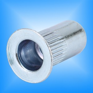 Verzonken kop gekarteld lichaam