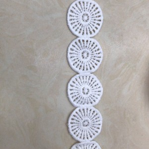 23 # melkzijde kant, polyester / nylon kant, katoen kant