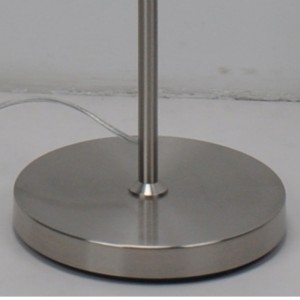 Staande lamp met schaduw van linnen stof