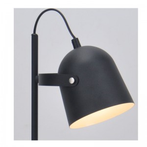 Tafellamp met metalen kap en schaduwfunctie aanpassen, vlakke voet