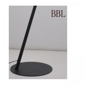 LED vloerlamp met metalen kap