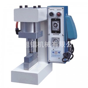 Schoen die hete persmachine voor flirtverbinding maakt