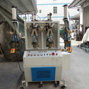 Schoenmaker voor het maken van twee koude en twee warmte backpart vormmachine