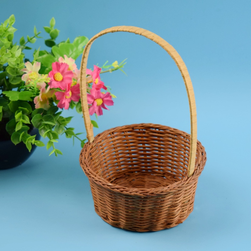 geweven mand met handvat