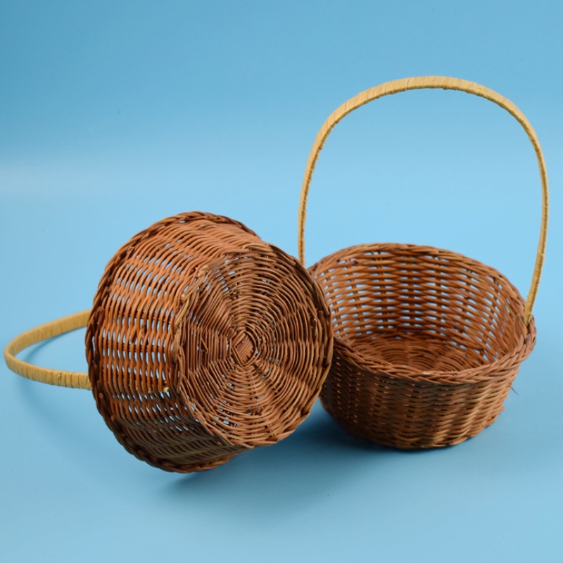 geweven mand met handvat