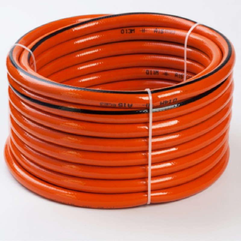 Kleurrijke gevlochten flexibele vezels versterken de plastic waterslang van pvc-tuin