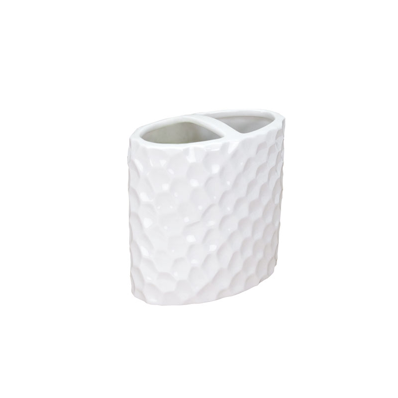 Set met witte keramische badkameraccessoires