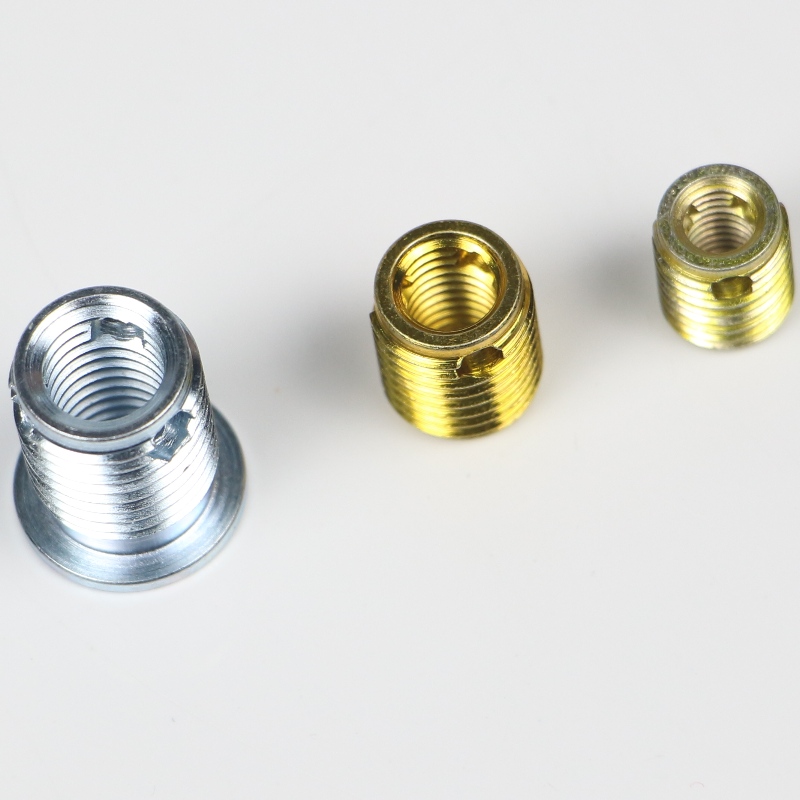 308 000 040.500 308 M4 * 0.7 * 6.5 * 0.8 * 8L zelftappende schroefdraadinserts met 3 gaten zonder bramen 500K voorraad