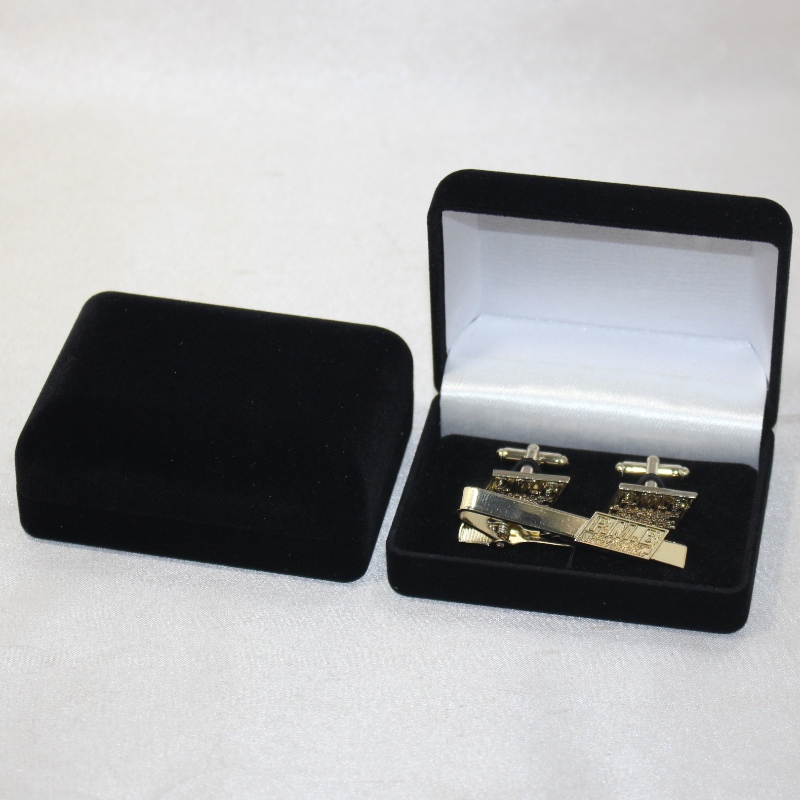 Item D-45 ronde vorm Velvet Box voor manchetknopen, stropdasclip of medailles, munten ^ insignes, mm.84*64*36, gewichten over 48g