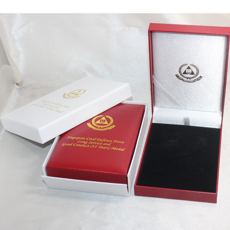 Artikel V-15S rechthoek Kunstleer Kartonnen doos voor 75 * 120 mm medaille, munt & insigne, enz. Mm. 97 * 143 * 34, weegt ongeveer 170 g