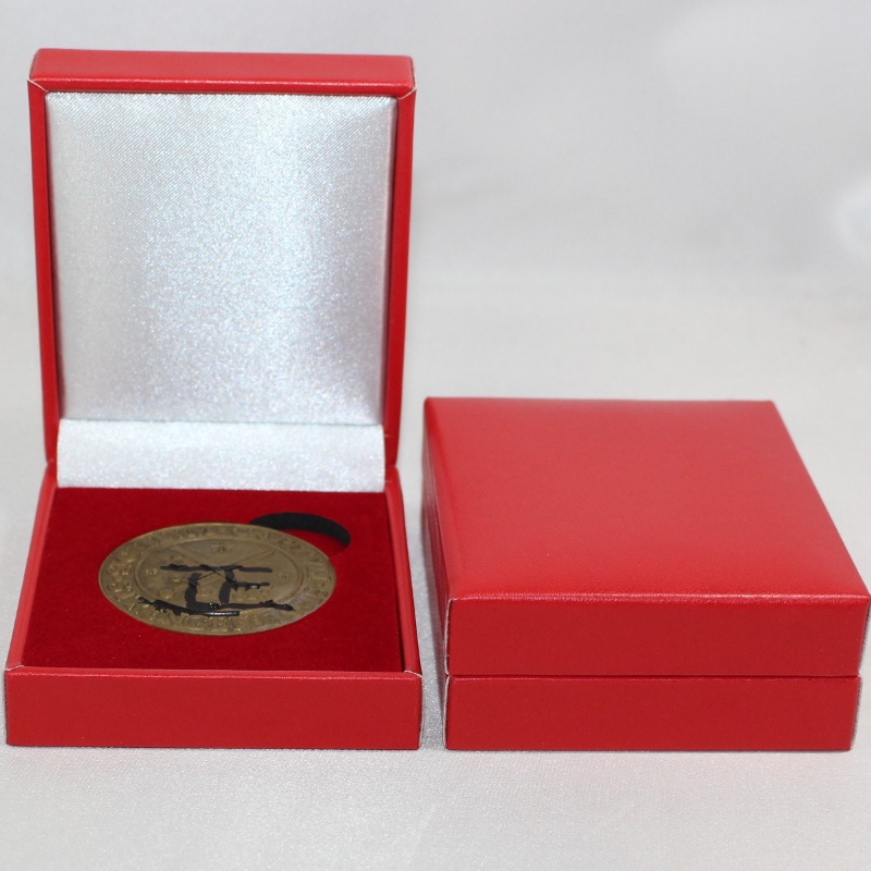 Artikel V-17 vierkant Kunstleer Kartonnen doos voor 45 * 53 mm munt, badge, manchetknopen, portemonnee clip etc. mm. 68 * 80 * 30, weegt ongeveer 62 g