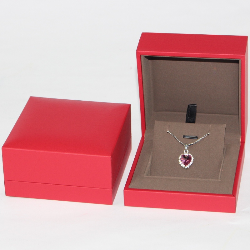 Exquisite sieraden verpakking doos aangepaste hoge kwaliteit rode sieraden hanger doos, de grootte is 90*90*45mm