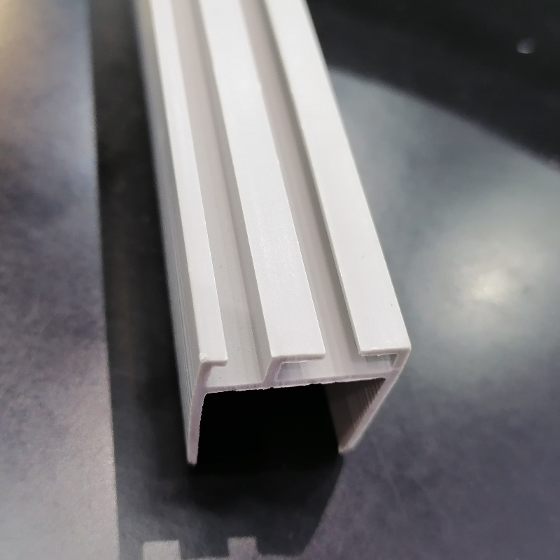 Aanleg van een hogedrukverbinding voor de bouw van een speciale luchtflens van het duct-vlak strips van PVC U flenzen voor leidingen voor ventilatiesysteem