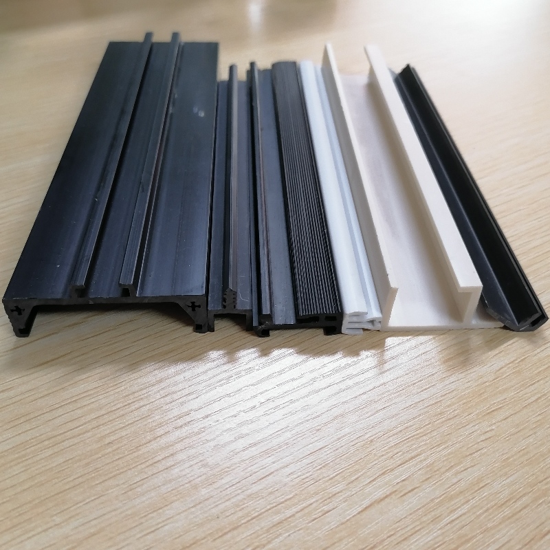 Custom Extrusion PVC Pultruded Profiles strippen plastic rechthoekige banden met PVC track