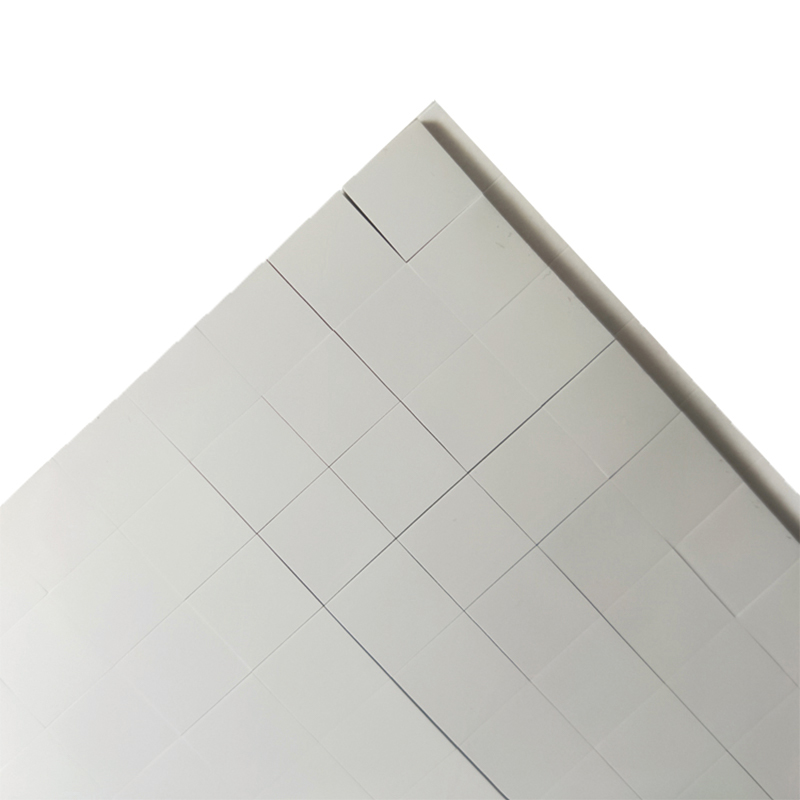 Milieuvriendelijke warmtegeleidende siliconenplaat, grijs-witte koellichaam met enkele achterkant, schokabsorberende en geluiddichte siliconenplaat, kan worden gestanst