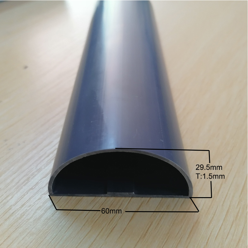 Gecurved PVC D in de vorm van een plastic kanaal