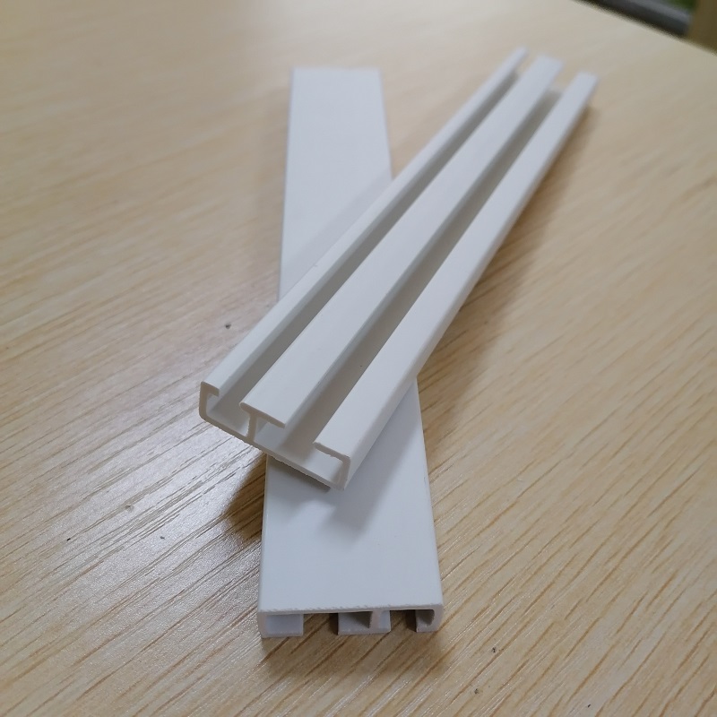 ontwerp en op maat gemaakt Stijf pvc E-vormig loopvlakprofiel voor gordijnschuifdeel