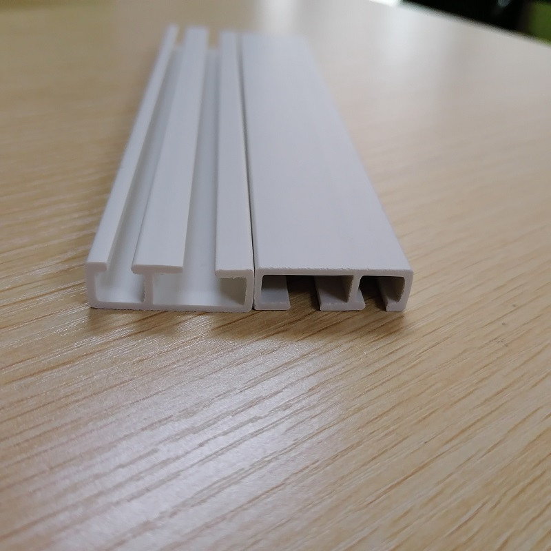 ontwerp en op maat gemaakt Stijf pvc E-vormig loopvlakprofiel voor gordijnschuifdeel
