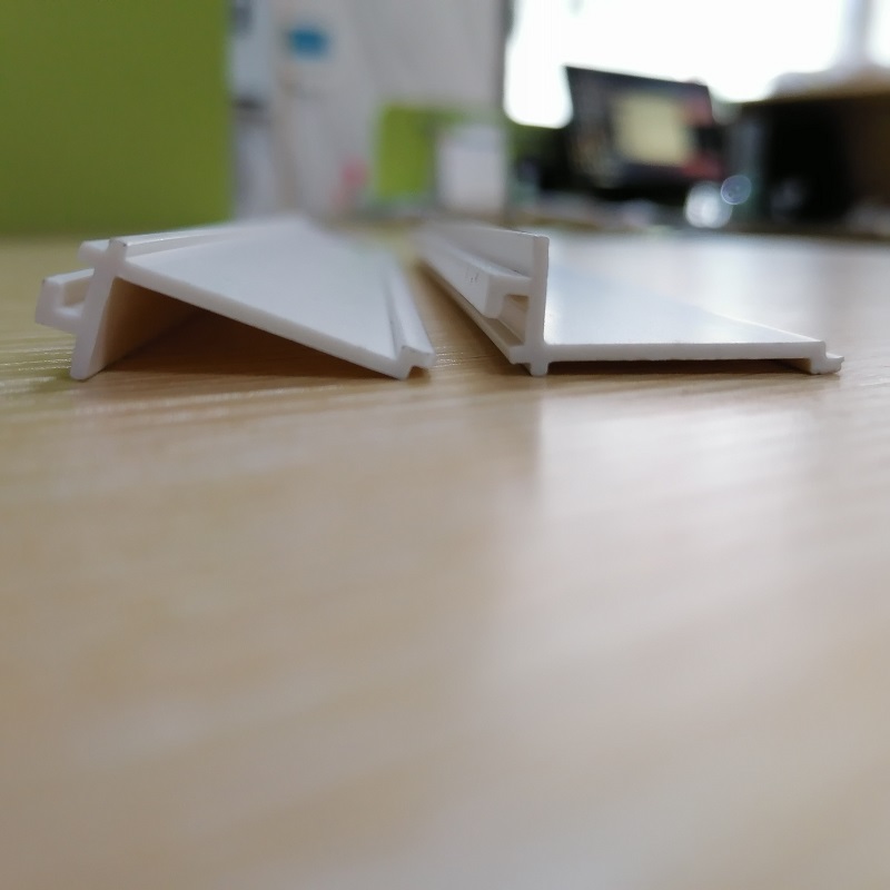 China fabrikant voor pvc l kanaal profiel pvc strip pvc l vorm profiel voor het bouwen van decoratie