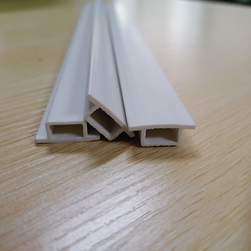 Aangepaste PVC strip PVC holle strip geperste kunststof strip voor bouwmateriaal