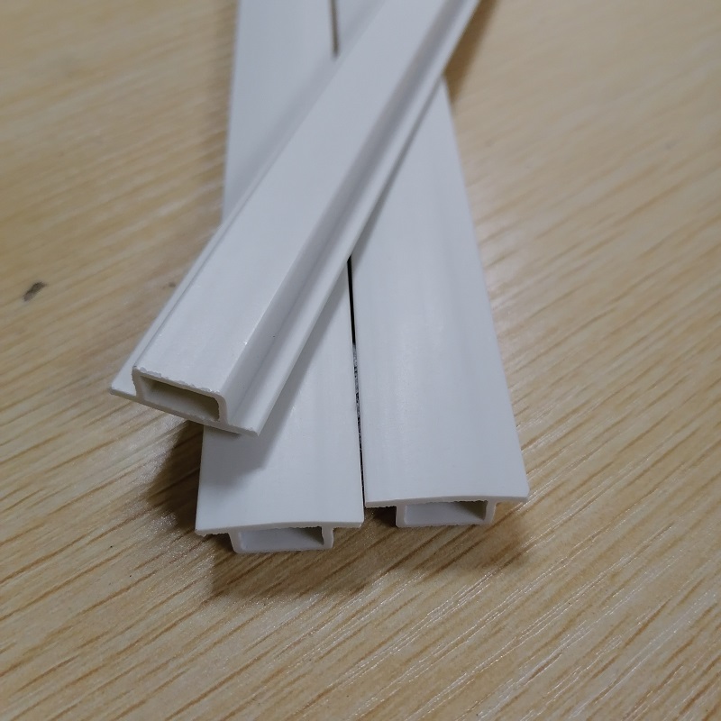 Aangepaste PVC strip PVC holle strip geperste kunststof strip voor bouwmateriaal