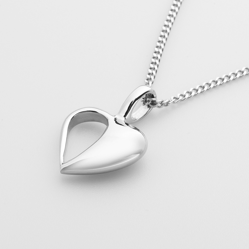 Damesketting van roestvrij staal met hartvormige hanger