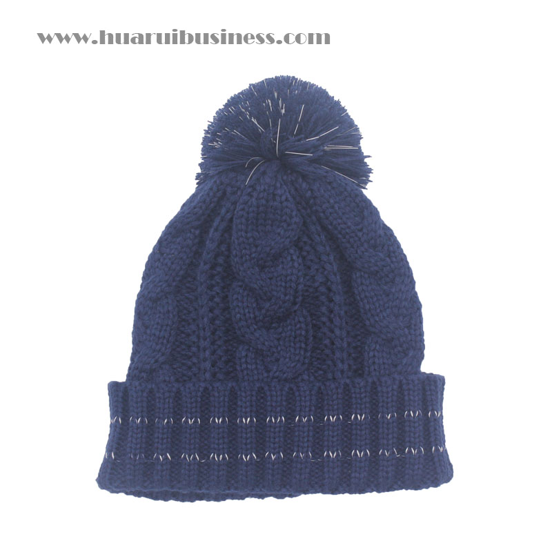 grof gebreide muts met kabelomslag, muts, tuque, unisex, wintermuts met pompon, manchet met reflecterende strepen, pompon met eveneens reflecterend effect