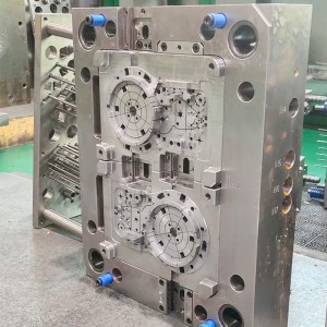 Professioneel maatwerk van diverse kunststof spuitgietmatrijzen, kunststof auto-onderdelen