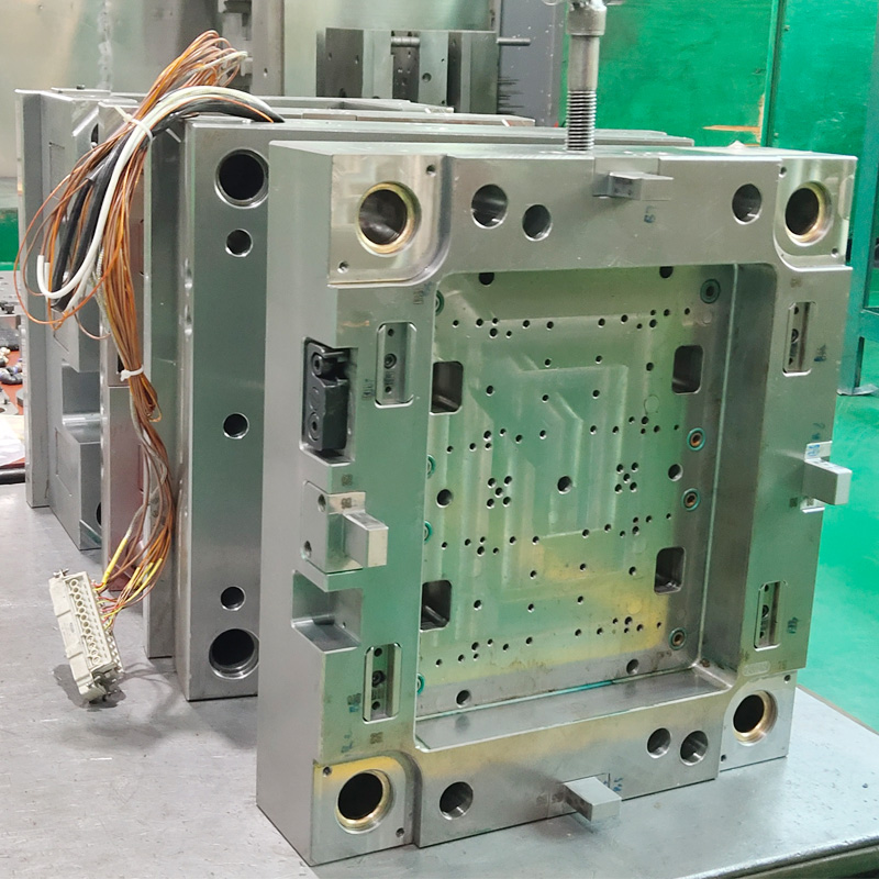 Jiating bevordert de armoedebestrijding door de werkgelegenheid in ChuxiG, Yunnan