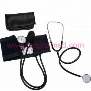Aneroïde sphygmomanometer met een stethoscoop