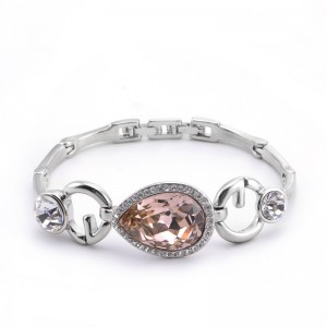 De Oostenrijkse kristalhartvormige armband