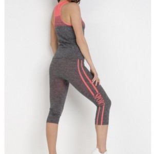 Zwart en oranje trainingspak