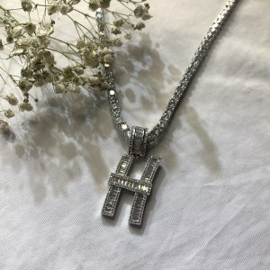 Dame Creative Metal Letter Diamond Hanger Ketting