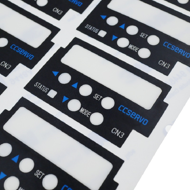 Wat zijn de kenmerken van het filmpaneel gemaakt door het zeefdrukproces?