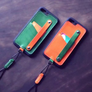 Het is geschikt voor de iphone8 mobiele telefoon beschermende lederen case. Het is gemaakt van top kalfsleer. De lederen hoes is ontworpen met een handriem. De geïmporteerde tpu+pc twee in één zacht rubberen geval is anti vallen en an...