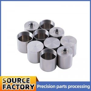 Het verwerken van composietonderdelen omdraaien en frezen