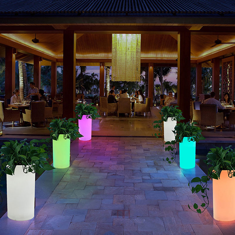 Buitentuin LED verlichte bloempotten, RGB -kleur veranderende plastic LED verlichte bloempotten voor bruiloft, evenementenfeest, hotel, winkelcentrum openingsceremonie decoratie (waterdichte IP68)