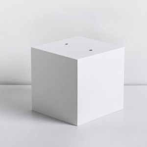 Witte vierkante sculptuurbasis