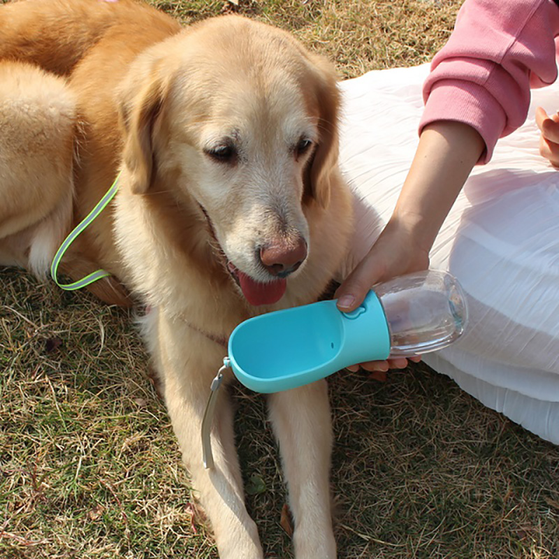 Voedsel Grade Plastic lekbestendig draagbare puppy water dispenser hondenwaterfles met drinkvoeder voor huisdieren buiten wandelen wandelreizen