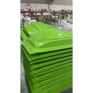 Plastic schaal met auto\'s zonder bestuurder