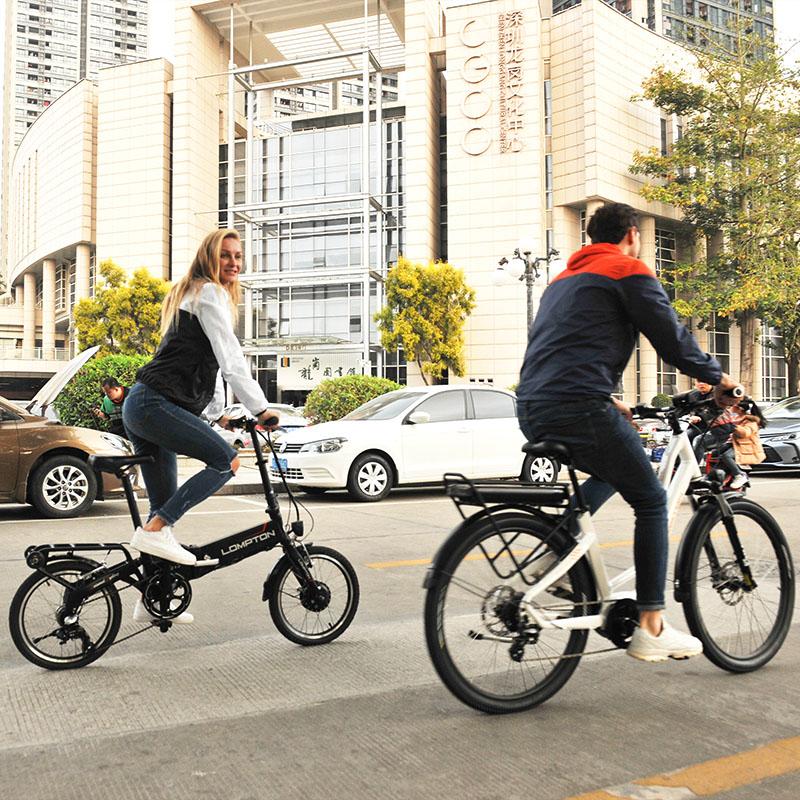 We helpen onze elektrische fietsen