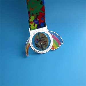 Geplaatste glanzende zilveren regenboog kleur vulspin medaille
